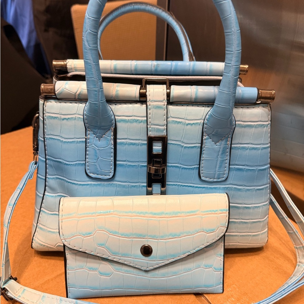 Elegant Blue Crocodile Pattern Handbag Set